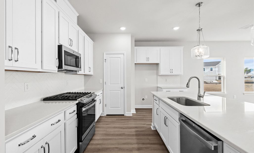 Similar Madison floorplan. Features and finishes vary.