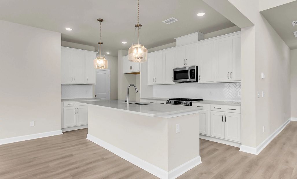 Similar Monroe floorplan with the Timeless Collection. Features and finishes may vary.