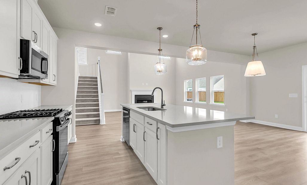 Similar Monroe floorplan with the Timeless Collection. Features and finishes may vary.