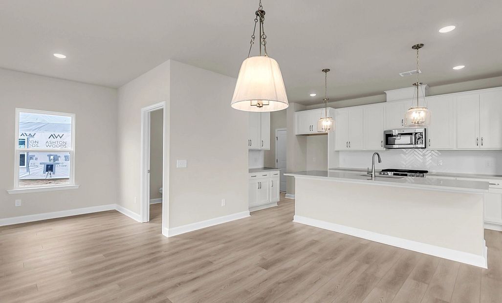 Similar Monroe floorplan with the Timeless Collection. Features and finishes may vary.