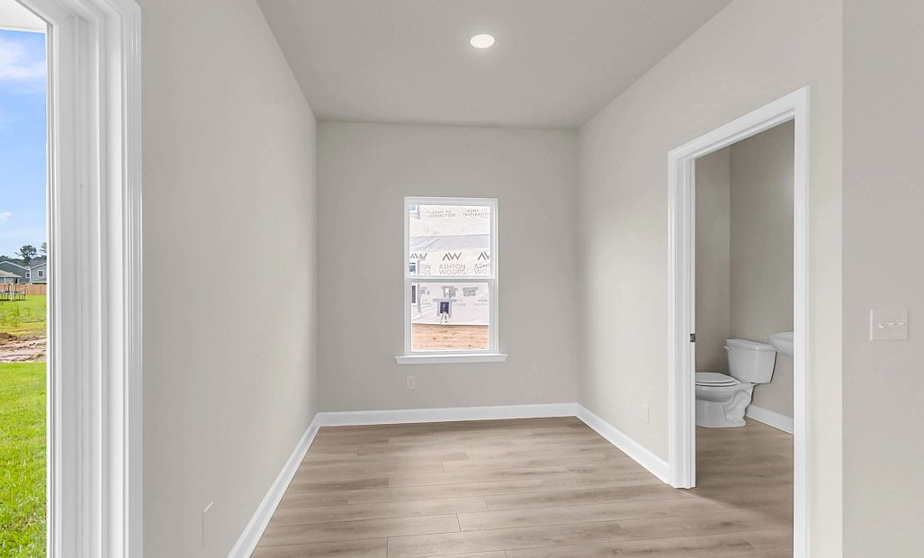 Similar Monroe floorplan with the Timeless Collection. Features and finishes may vary.