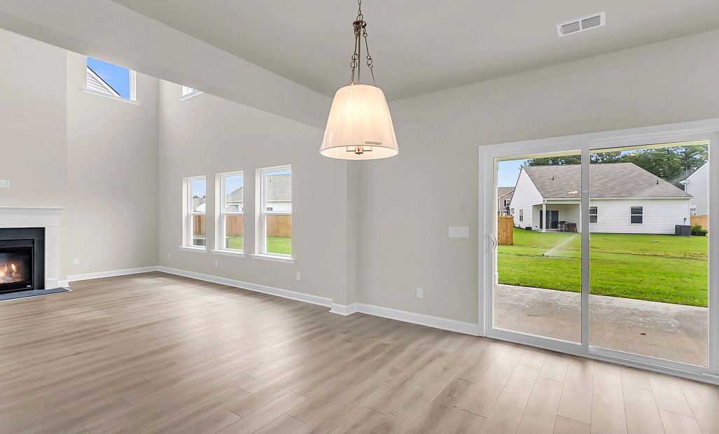 Similar Monroe floorplan with the Timeless Collection. Features and finishes may vary.