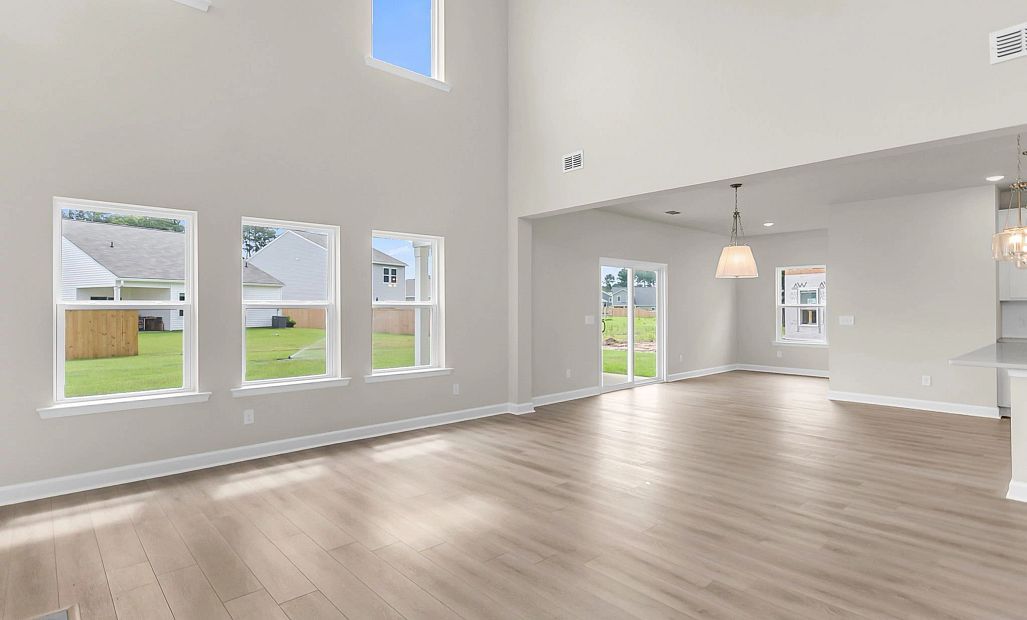 Similar Monroe floorplan with the Timeless Collection. Features and finishes may vary.