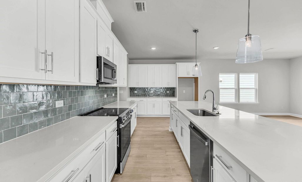 Similar McKinley floorplan with the Coastal Collection. Features and finishes may vary.