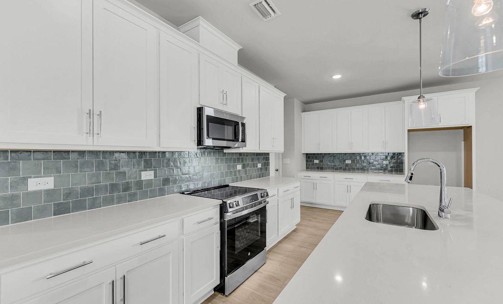 Similar McKinley floorplan with the Coastal Collection. Features and finishes may vary.