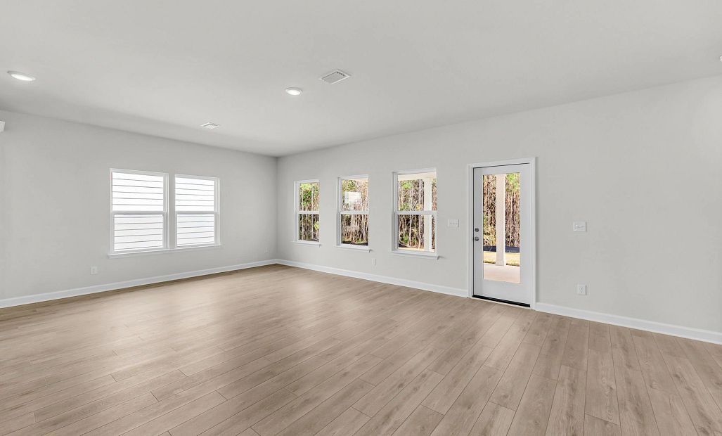 Similar McKinley floorplan with the Coastal Collection. Features and finishes may vary.