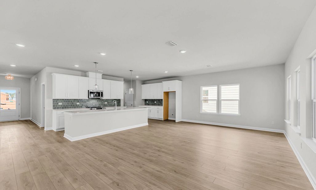 Similar McKinley floorplan with the Coastal Collection. Features and finishes may vary.