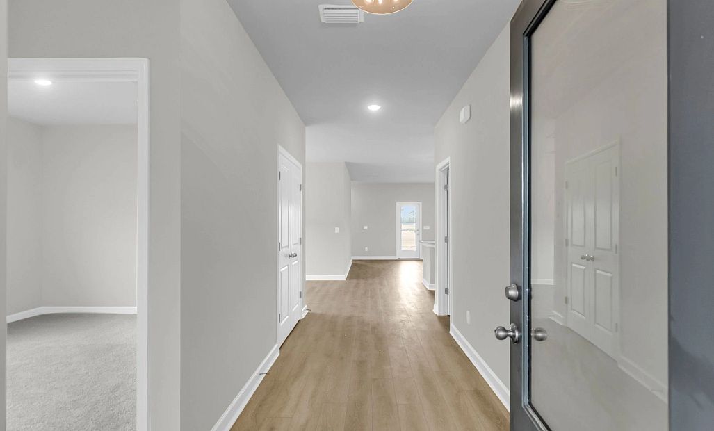 Similar McKinley floorplan with Timeless Collection. Features and finishes vary.