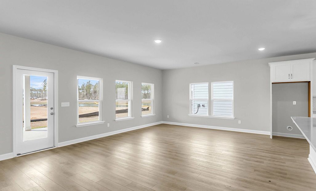 Similar McKinley floorplan with Timeless Collection. Features and finishes vary.
