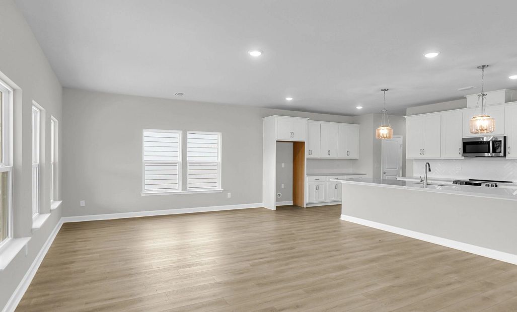 Similar McKinley floorplan with Timeless Collection. Features and finishes vary.