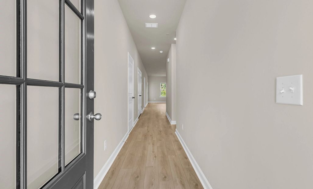 Similar Palmetto floorplan with Serene Collection. Features and finishes vary.