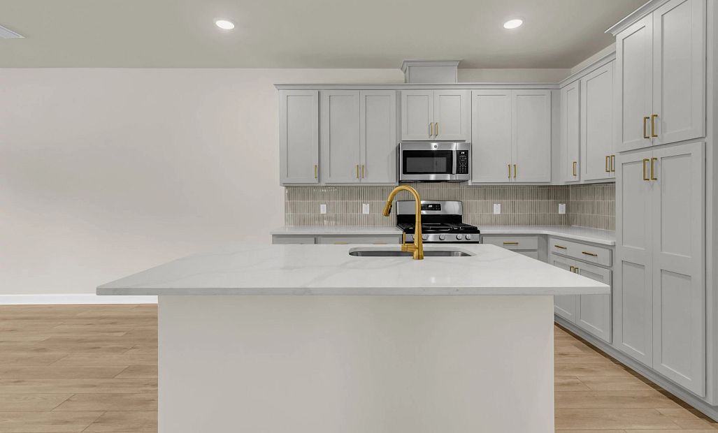 Similar Palmetto floorplan with Serene Collection. Features and finishes vary.
