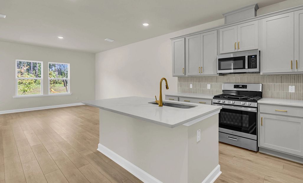 Similar Palmetto floorplan with Serene Collection. Features and finishes vary.