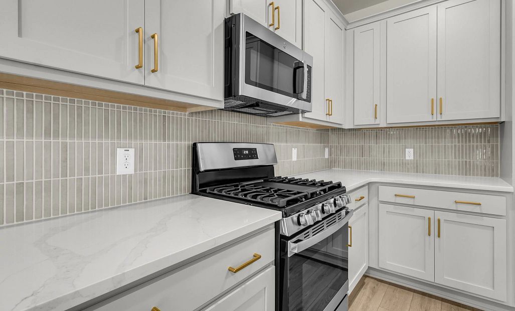 Similar Palmetto floorplan with Serene Collection. Features and finishes vary.