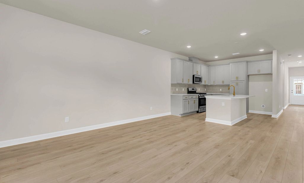Similar Palmetto floorplan with Serene Collection. Features and finishes vary.