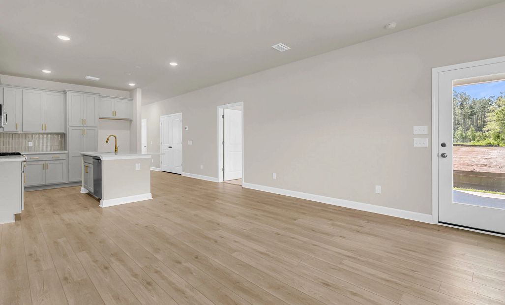 Similar Palmetto floorplan with Serene Collection. Features and finishes vary.