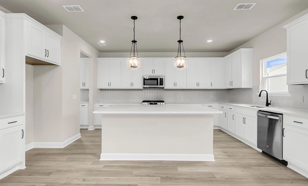 Similar Jefferson floorplan with Harmony Collection. Features and finishes vary.