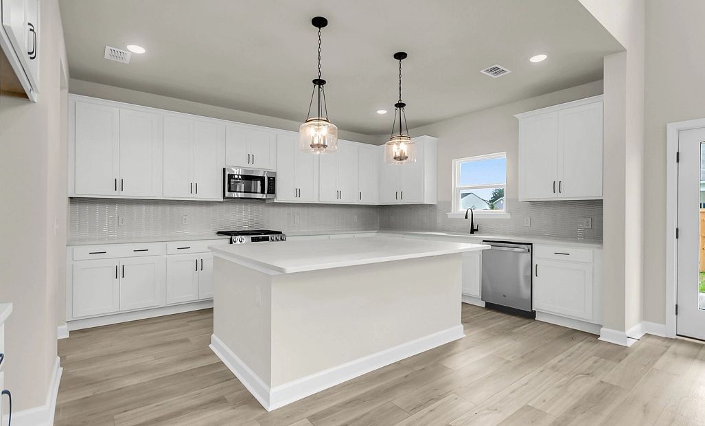 Similar Jefferson floorplan with Harmony Collection. Features and finishes vary.