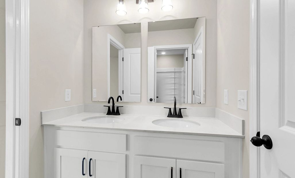 Similar Jefferson floorplan with Harmony Collection. Features and finishes vary.