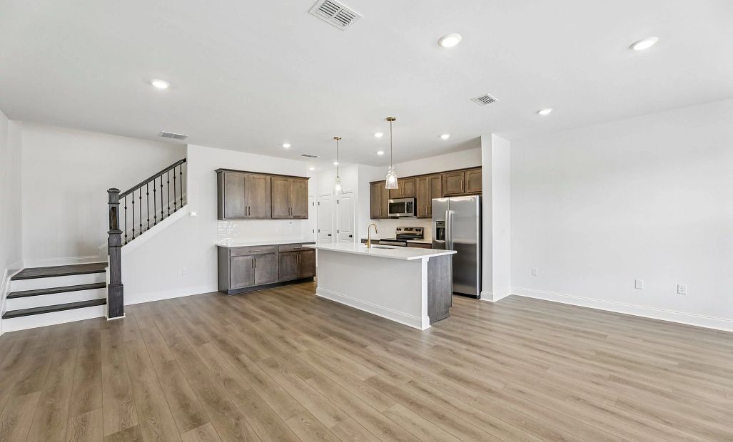 Kitchen & Dining Area