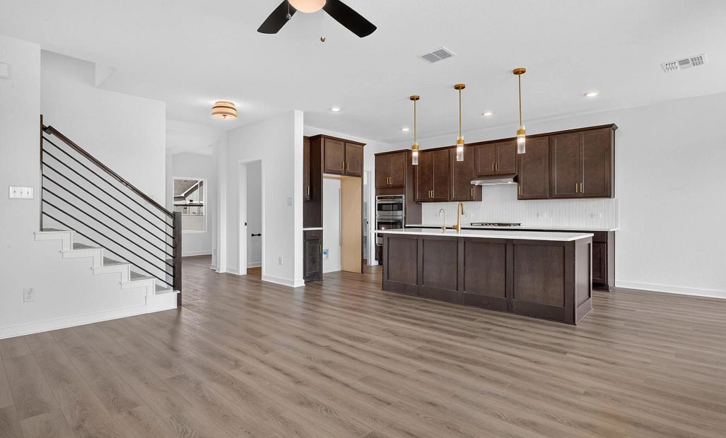 Kitchen, Breakfast, & Family
