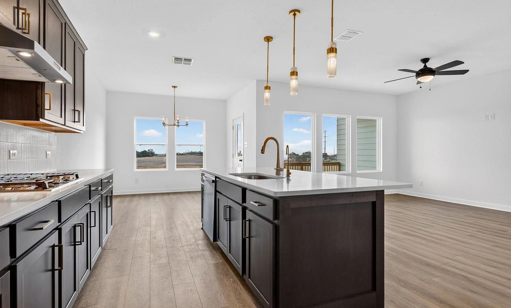 Kitchen, Breakfast, & Family