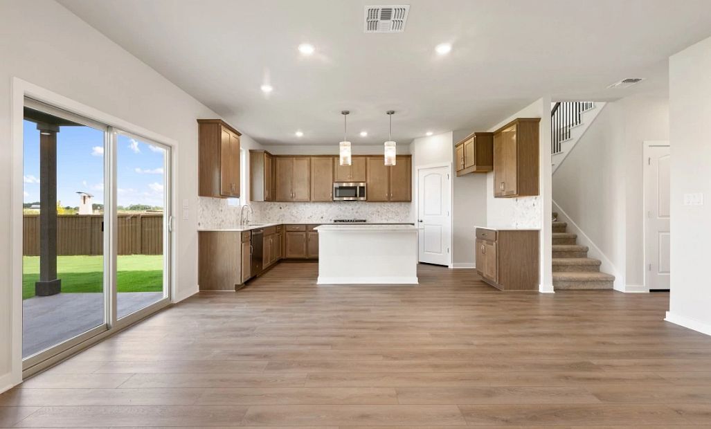 Dining Area & Kitchen
