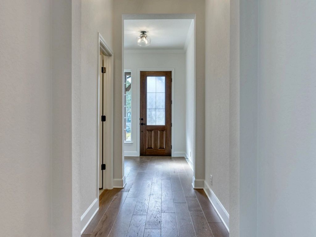 Megan's Landing - Alexander II Interior Image 10