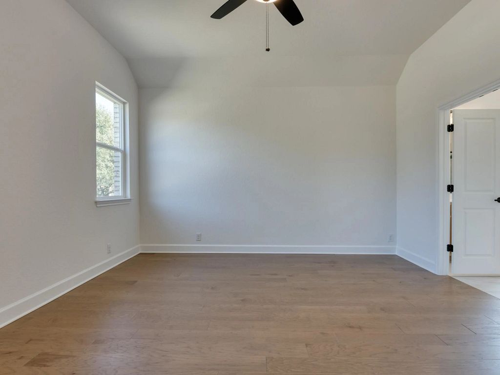 Megan's Landing - Alexander II Interior Image 20