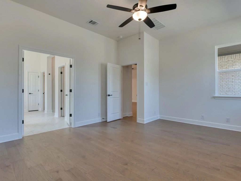 Megan's Landing - Alexander II Interior Image 21