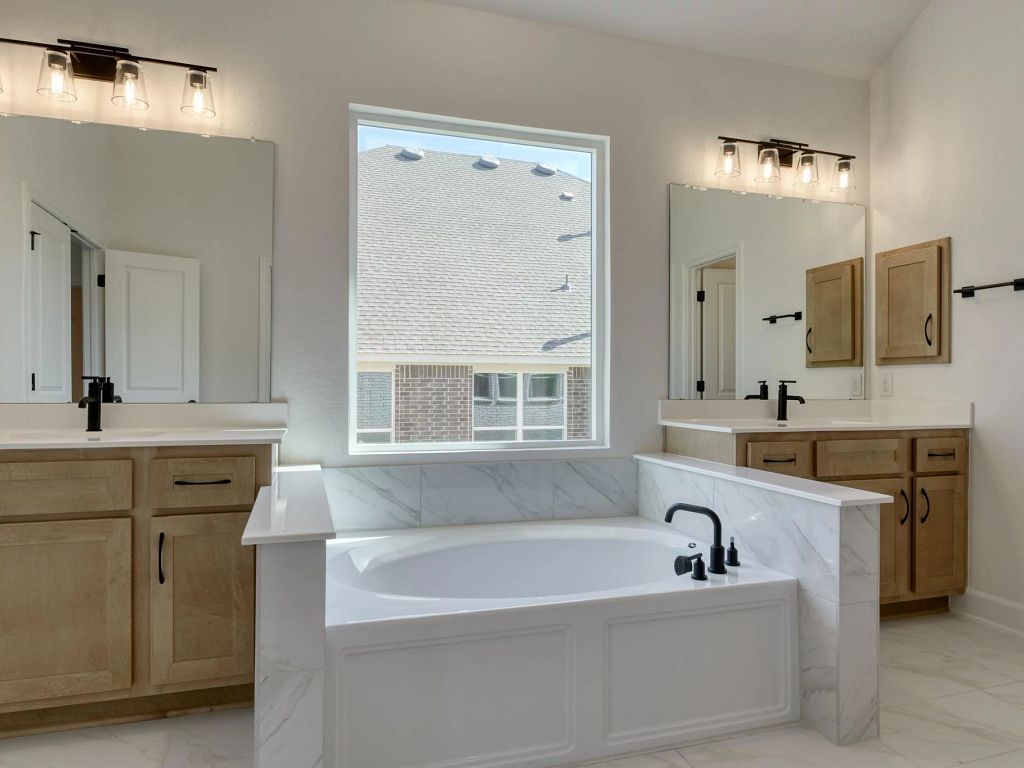 Megan's Landing - Alexander II Interior Image 22