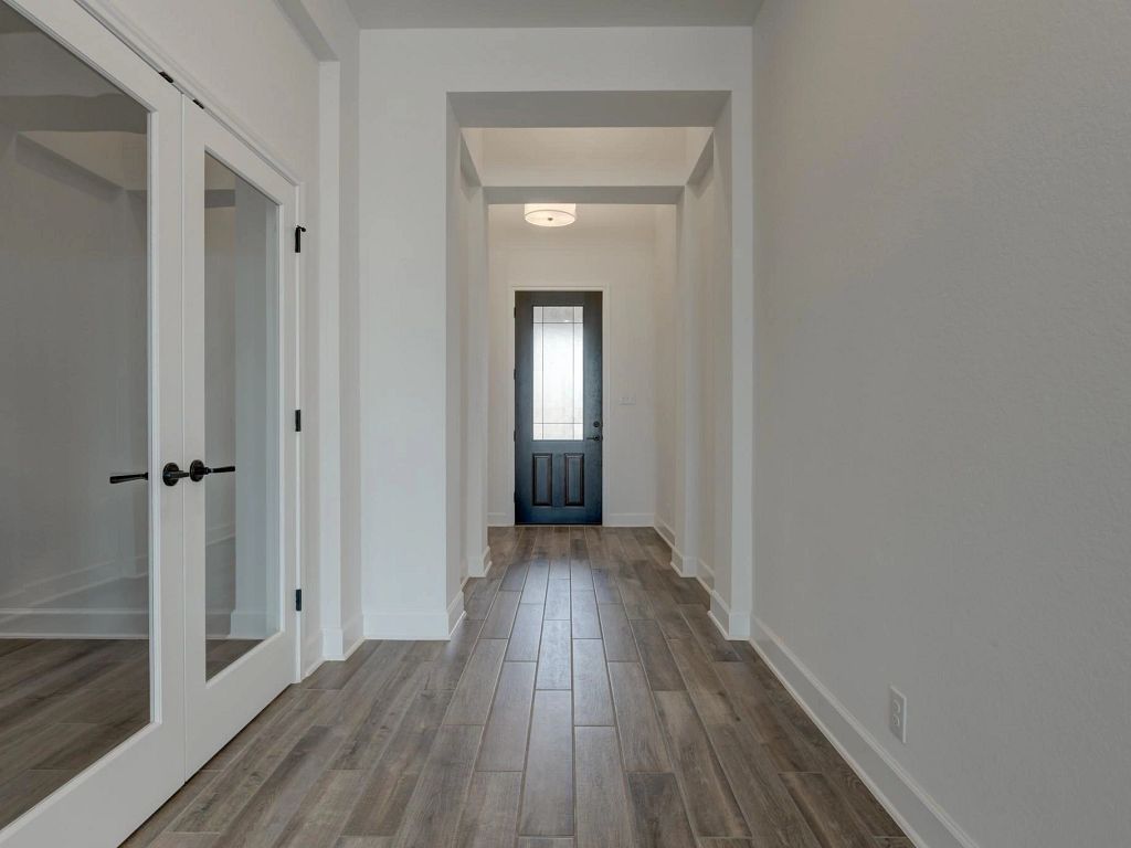 Megan's Landing - Ellington Interior Image 3