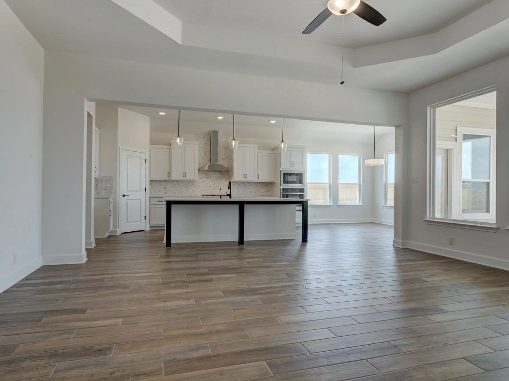 Megan's Landing - Ellington Interior Image 6