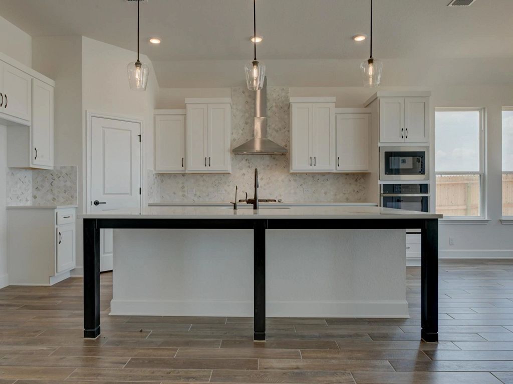 Megan's Landing - Ellington Interior Image 7