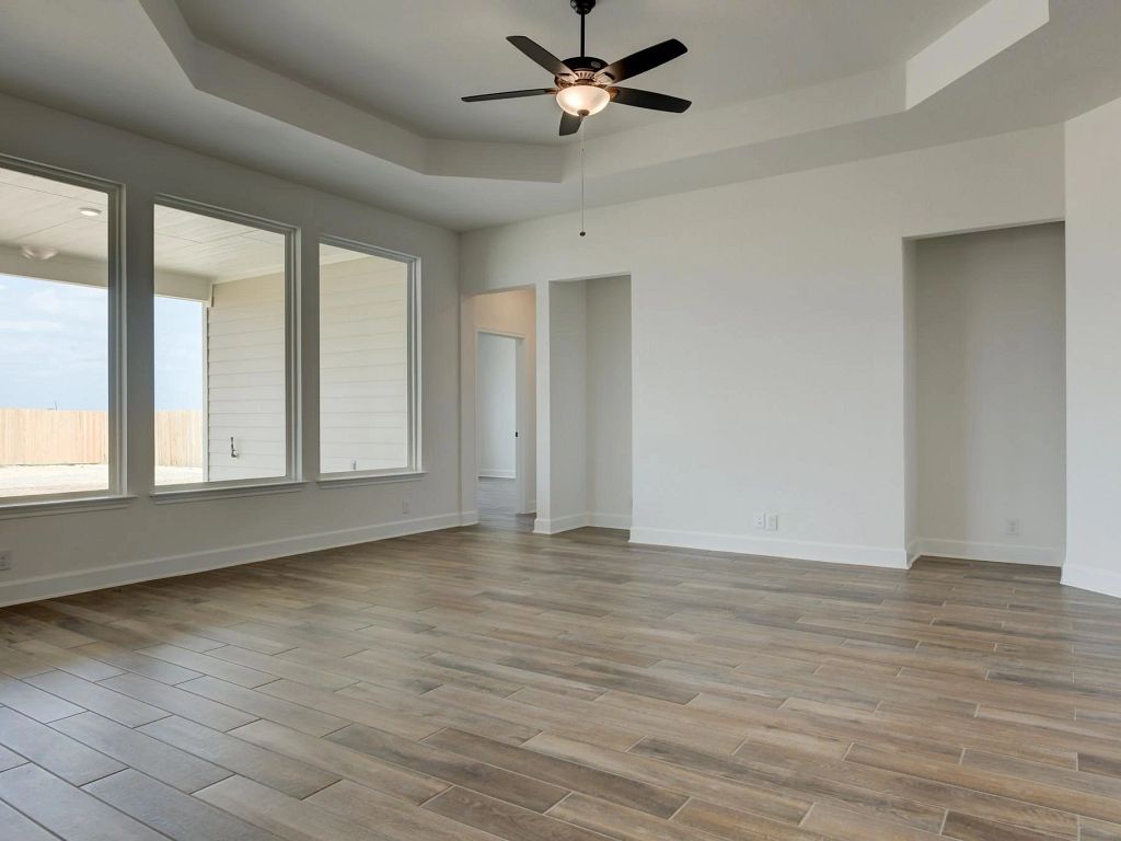 Megan's Landing - Ellington Interior Image 9