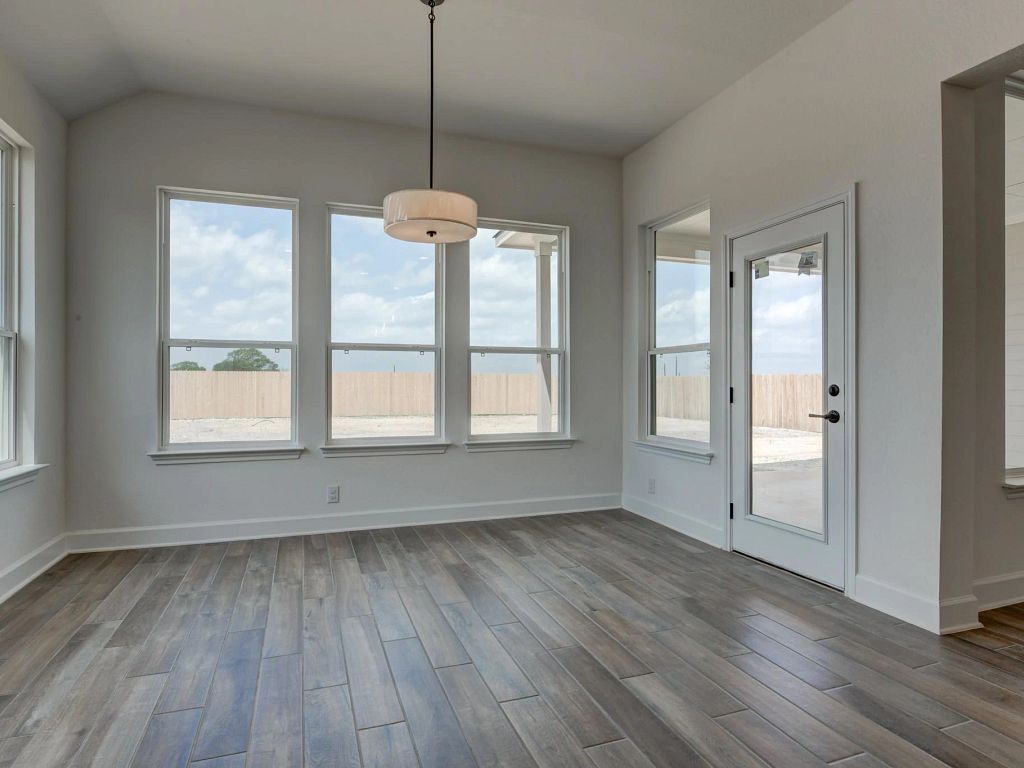 Megan's Landing - Ellington Interior Image 13