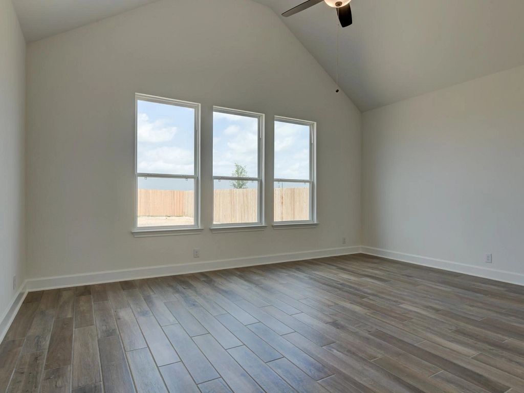 Megan's Landing - Ellington Interior Image 14