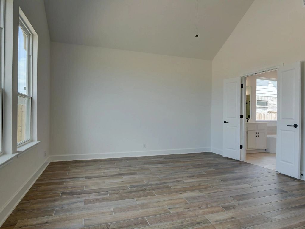 Megan's Landing - Ellington Interior Image 15