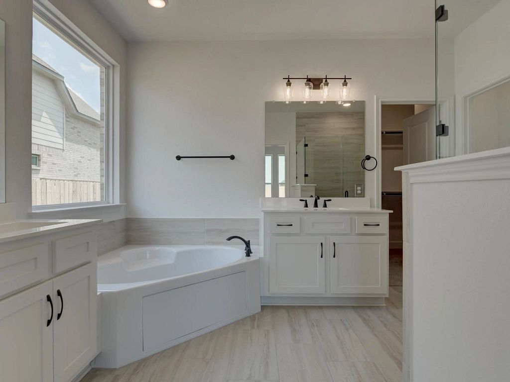 Megan's Landing - Ellington Interior Image 16
