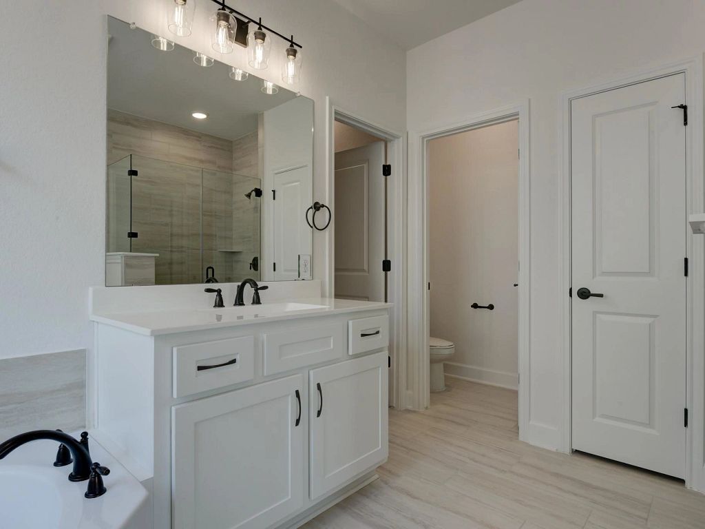 Megan's Landing - Ellington Interior Image 17