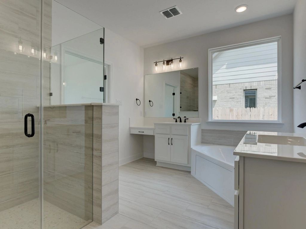 Megan's Landing - Ellington Interior Image 18