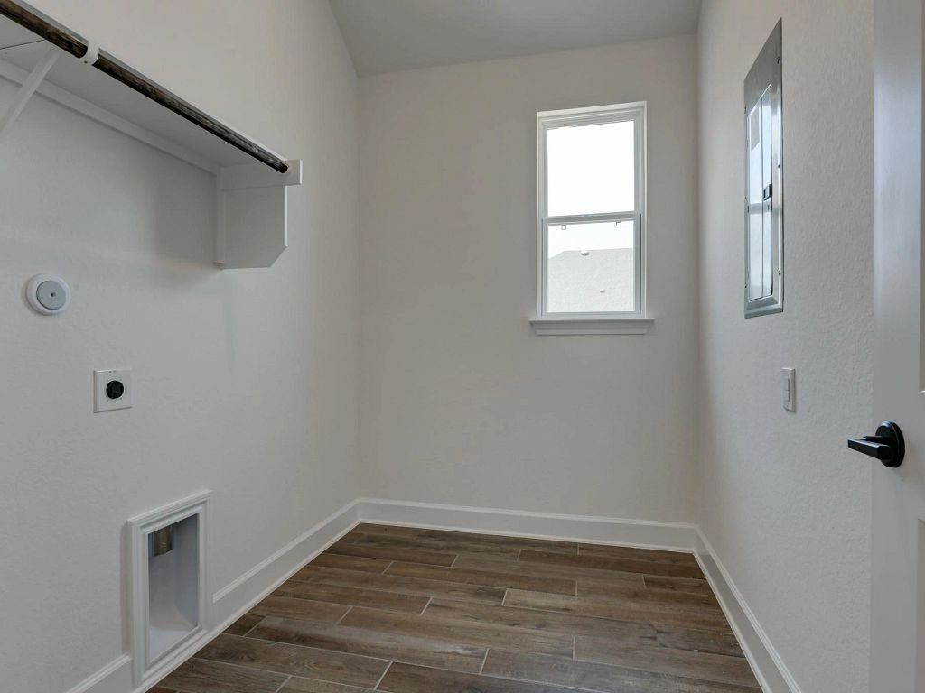 Megan's Landing - Ellington Interior Image 22