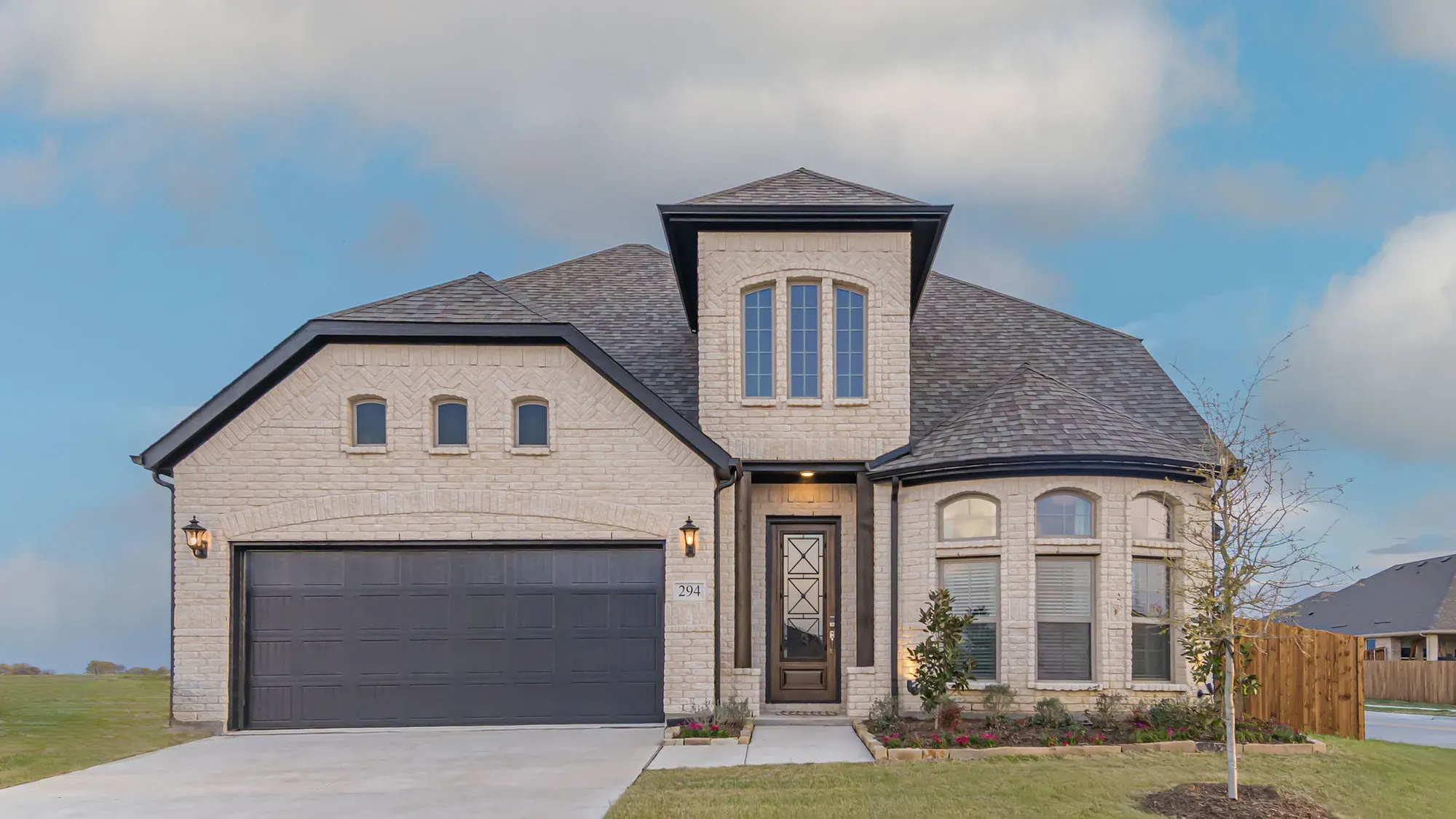 Bear Creek At Grand Heritage por Stonehollow Homes en Dallas Texas
