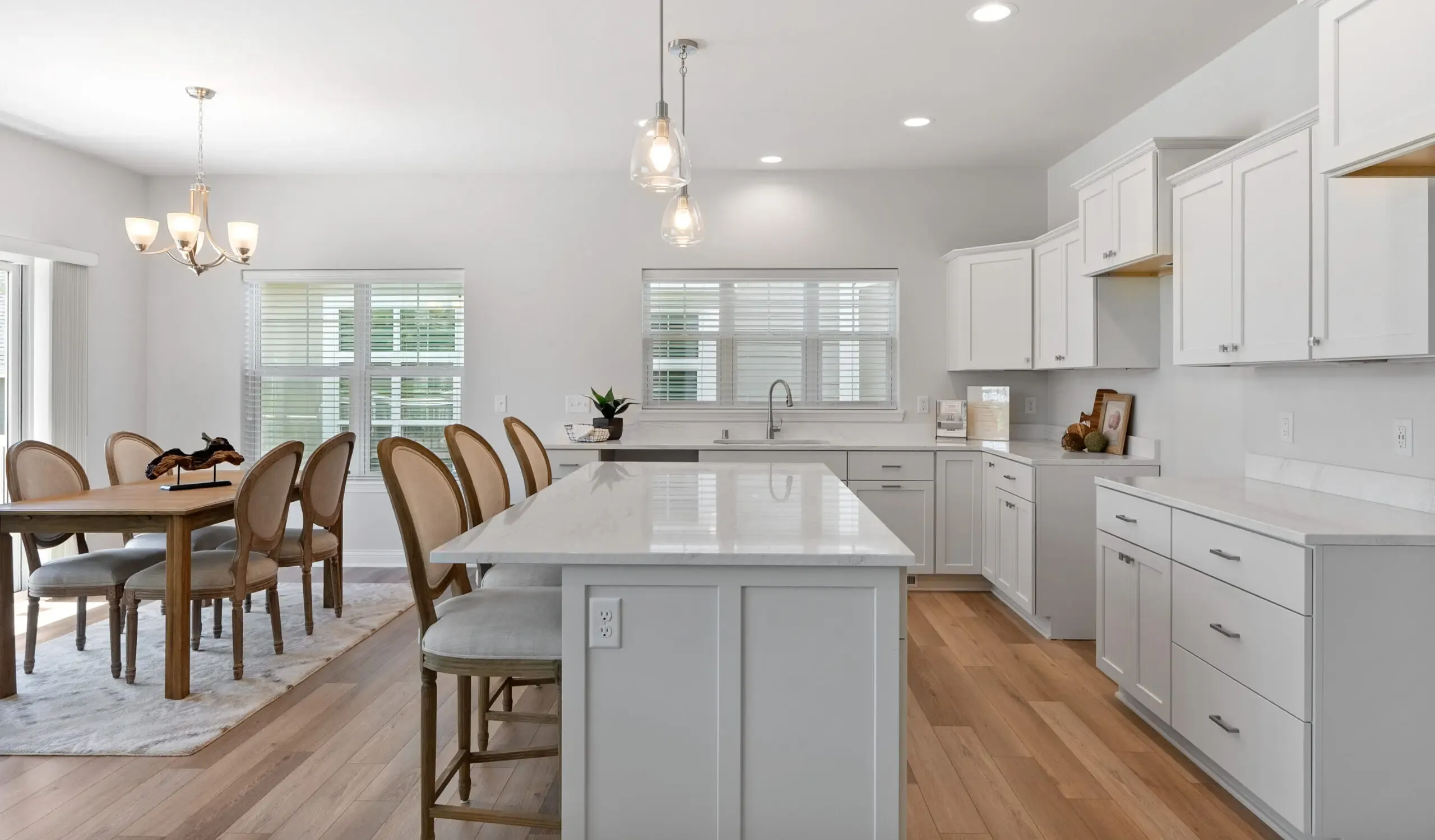 The Gat Standing Stone por Cornerstone Development en Milwaukee-Waukesha Wisconsin