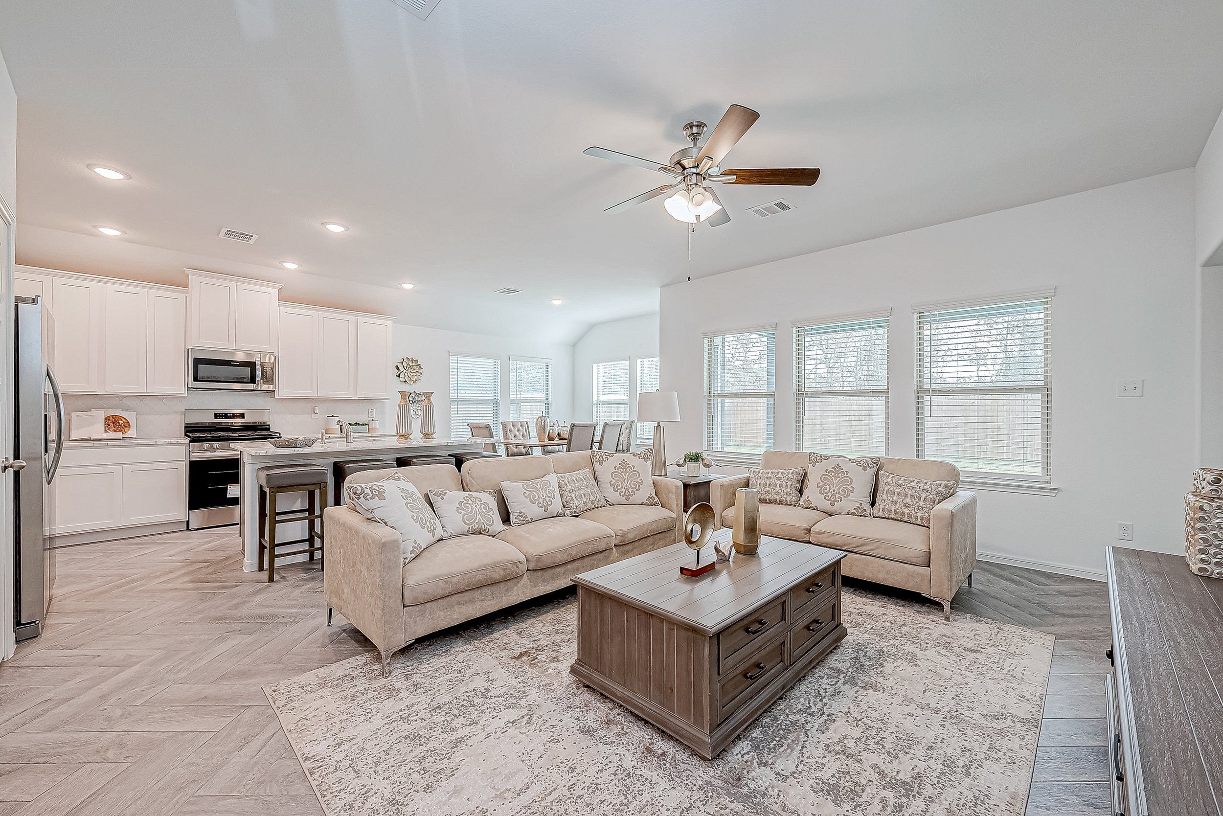 Rollingbrook Estates por Colina Homes en Houston Texas