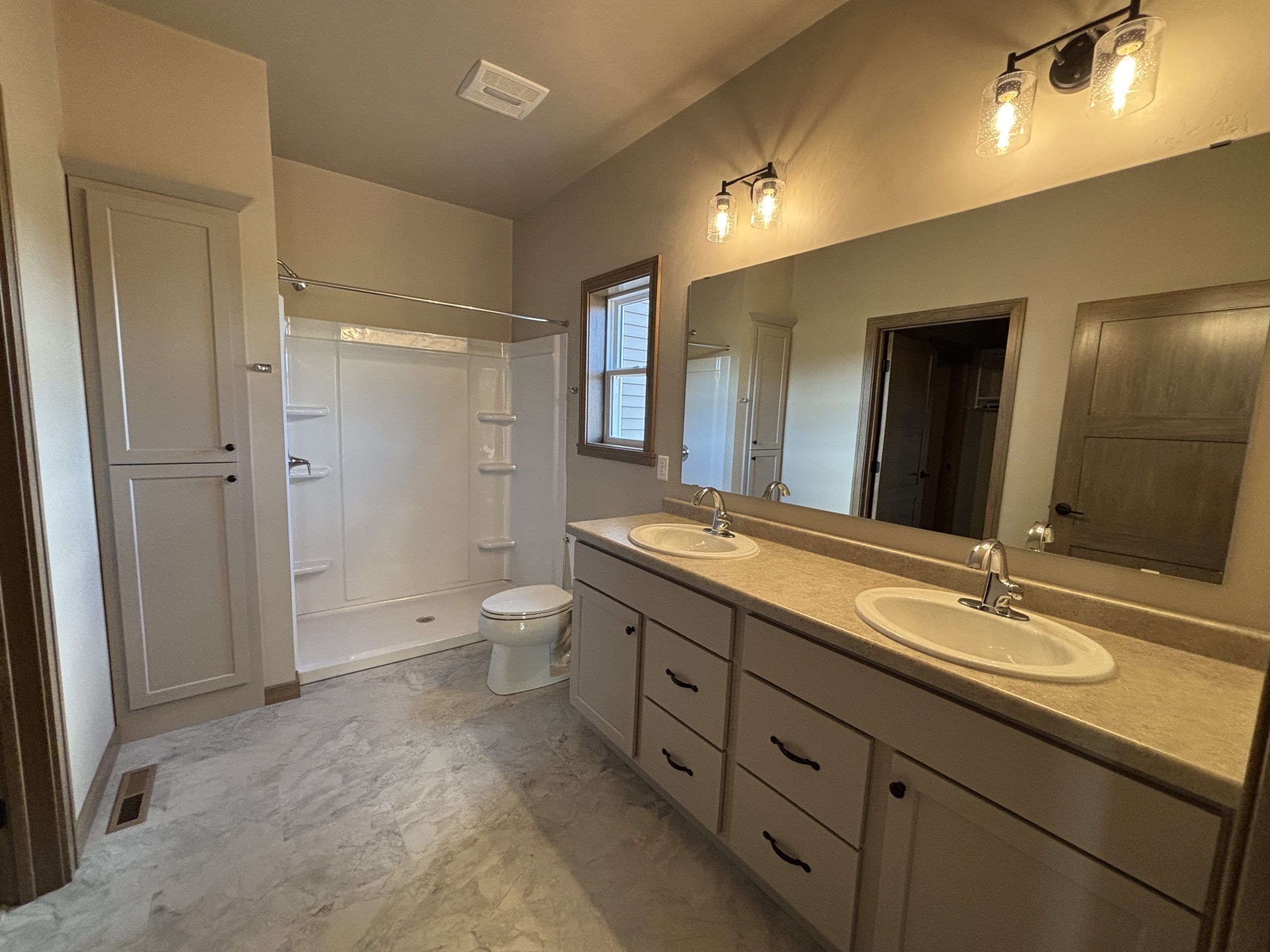 2188 Creeksedge Cir. Ashwaubenon, WI 54115