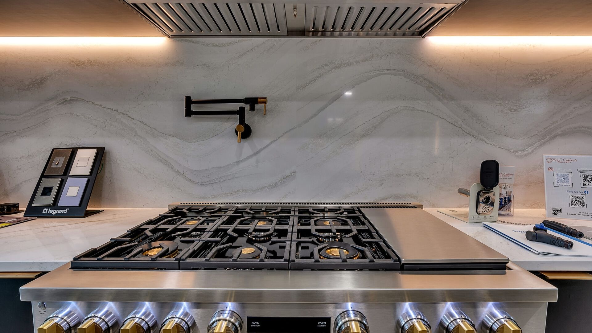 casa en Roofing por East Texas Homes