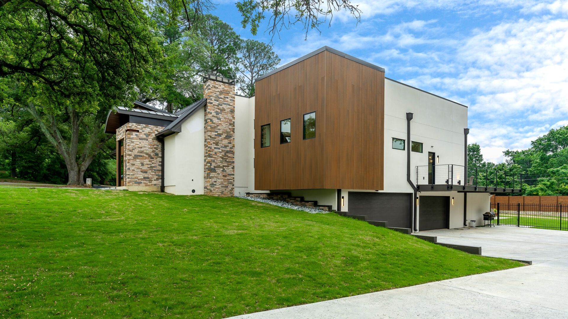 casa en Roofing por East Texas Homes