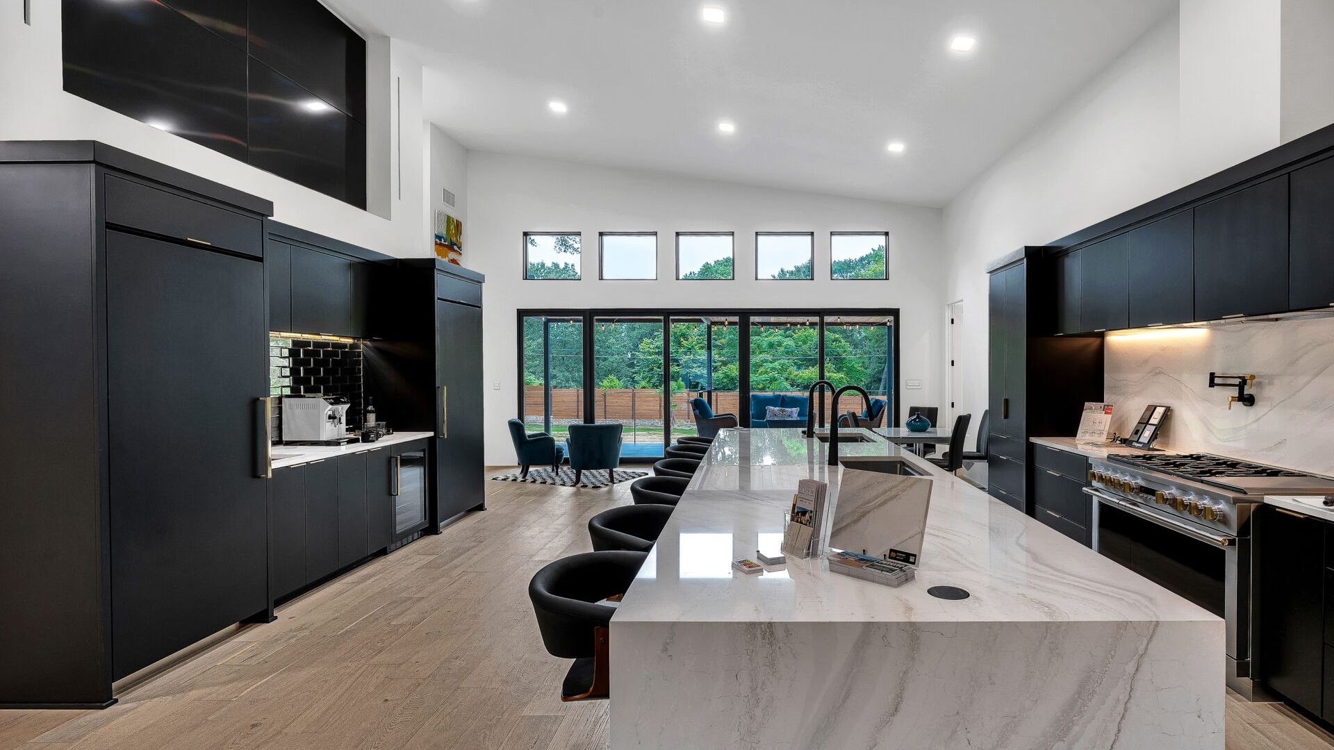 casa en Roofing por East Texas Homes