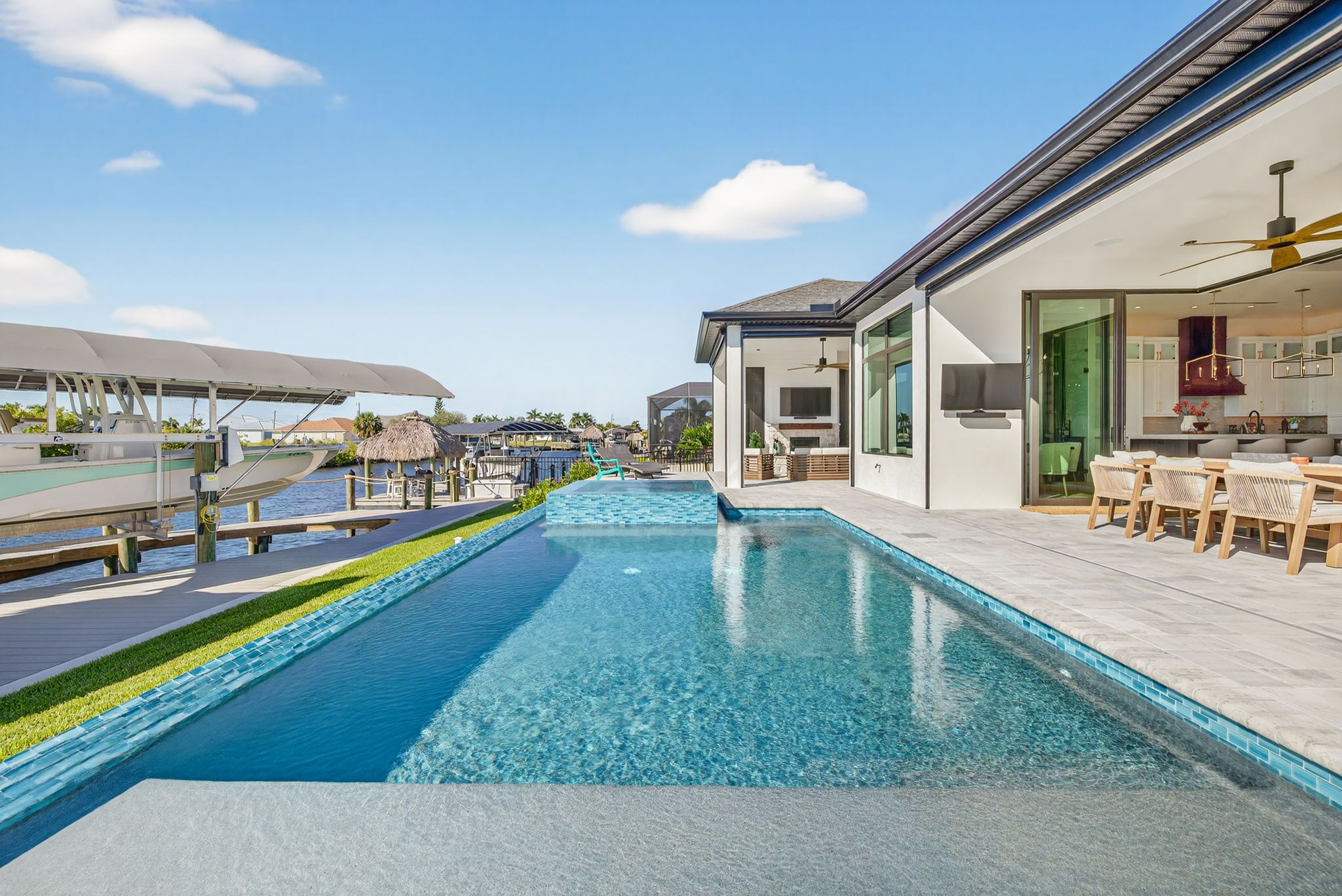 casa en Ramos Builders, Inc. por Ramos Builders, Inc.